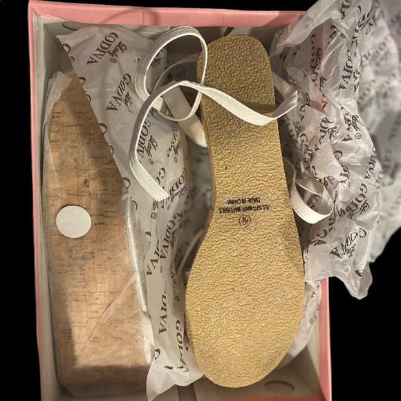 Brand new white platform sandals - Picture 3 of 3